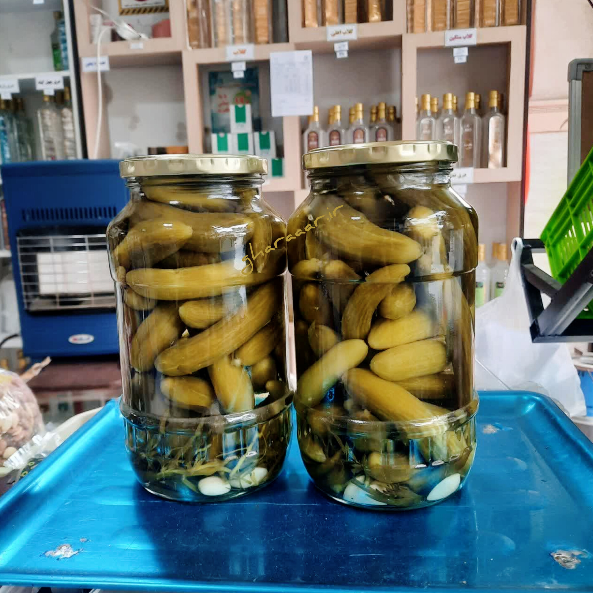 خیار شور ۱٫۵۰۰ گرمی ممتاز (متوسط) شیشه‌ای با نمک طبیعی